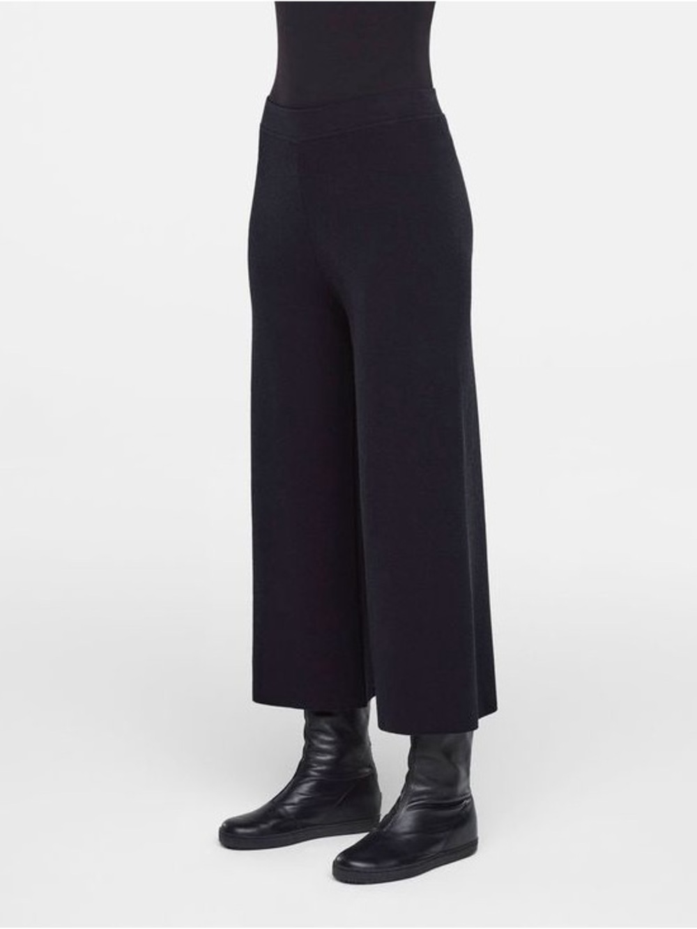Sarah Pacini Black Wideleg Jersey pants made in Italy size 3(large)